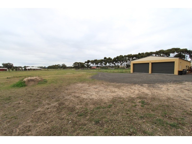 5 Cornwall Park  Court, Toolern Vale VIC 3337