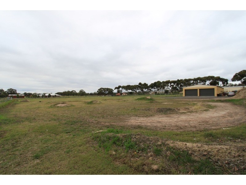 5 Cornwall Park  Court, Toolern Vale VIC 3337