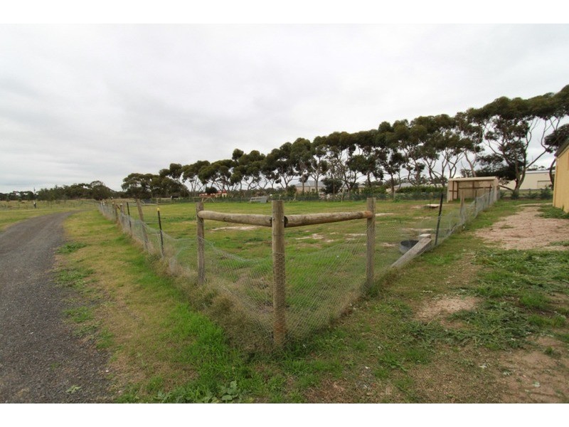 5 Cornwall Park  Court, Toolern Vale VIC 3337