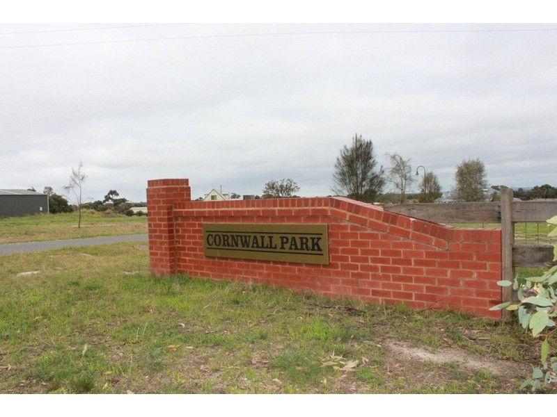 5 Cornwall Park  Court, Toolern Vale VIC 3337