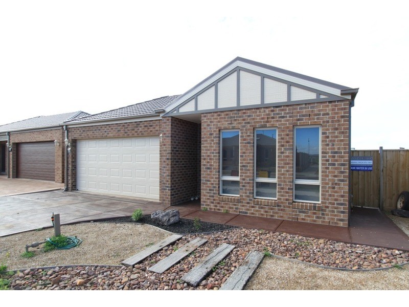 43 Chanticleer Avenue, Melton West VIC 3337