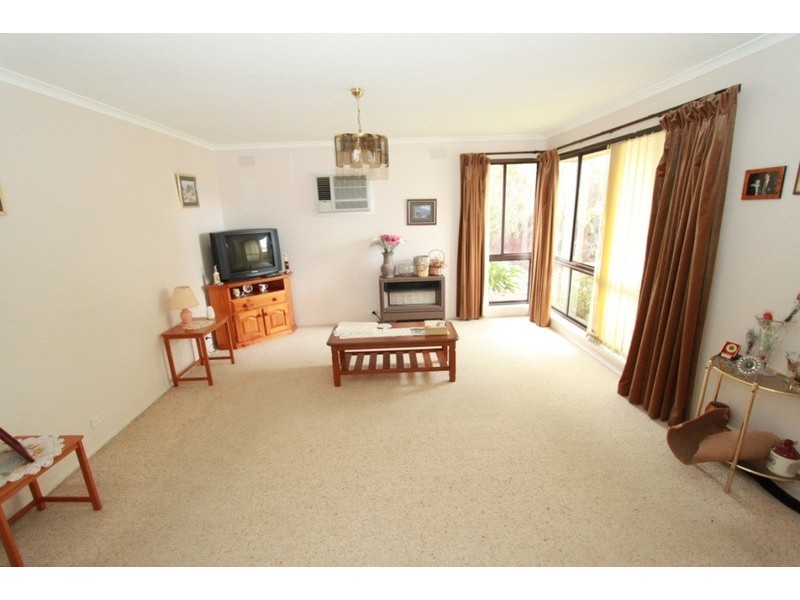 2/1 Raymond Street, Melton South VIC 3338