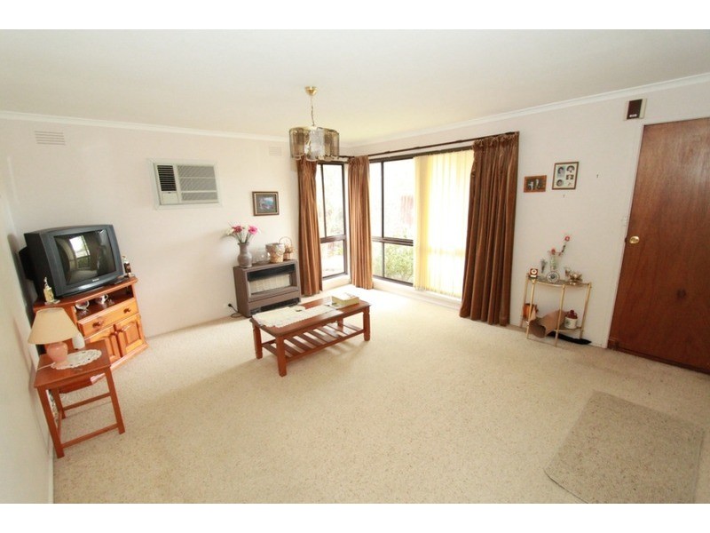 2/1 Raymond Street, Melton South VIC 3338