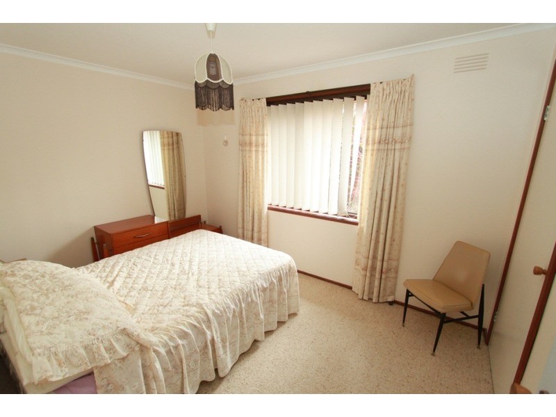 2/1 Raymond Street, Melton South VIC 3338