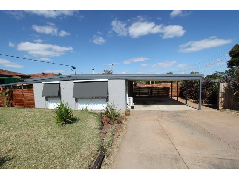 28 Raleighs Road, Melton VIC 3337