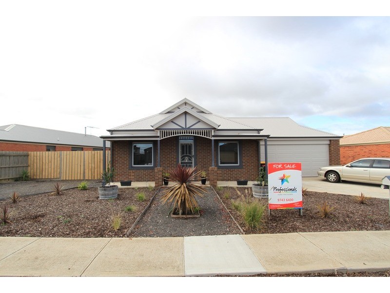 92 Westlake Drive, Melton West VIC 3337