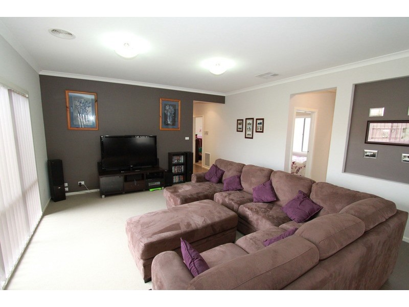 92 Westlake Drive, Melton West VIC 3337