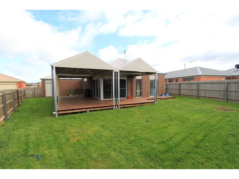 92 Westlake Drive, Melton West VIC 3337