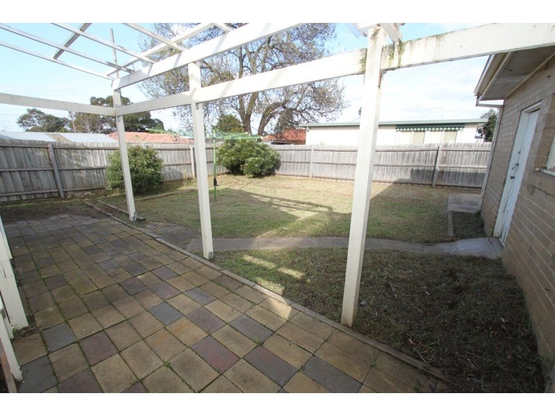 3 Burleigh Road, Melton VIC 3337