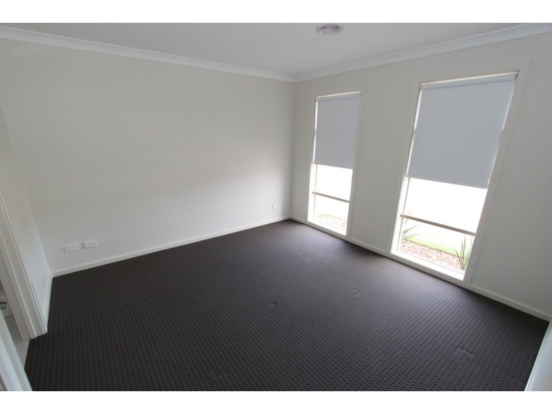 16 Pinrush Road, Brookfield VIC 3338