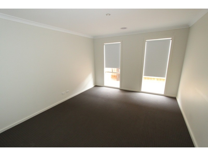 16 Pinrush Road, Brookfield VIC 3338