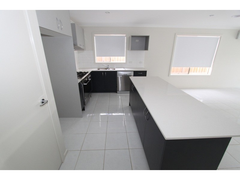 16 Pinrush Road, Brookfield VIC 3338