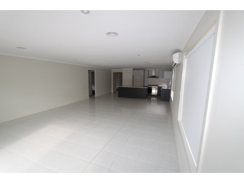 16 Pinrush Road, Brookfield VIC 3338