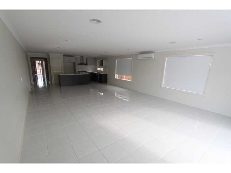 16 Pinrush Road, Brookfield VIC 3338