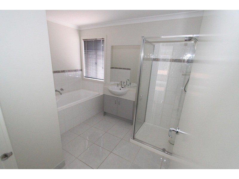 16 Pinrush Road, Brookfield VIC 3338