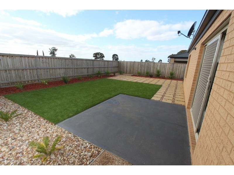 16 Pinrush Road, Brookfield VIC 3338