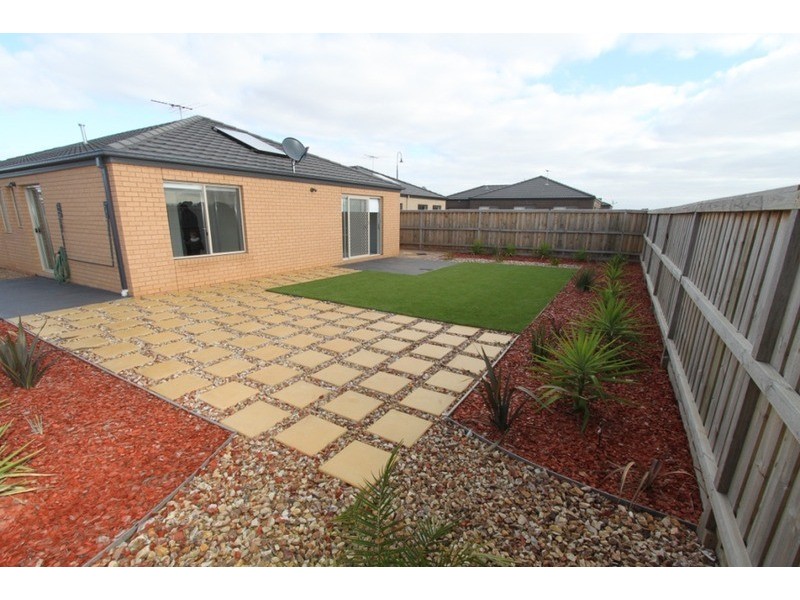 16 Pinrush Road, Brookfield VIC 3338