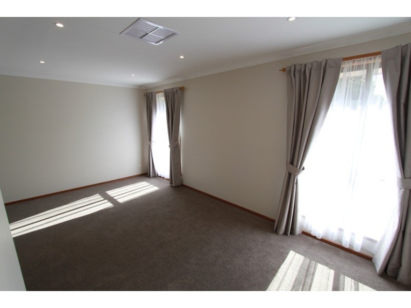 77 Childs Street, Melton South VIC 3338