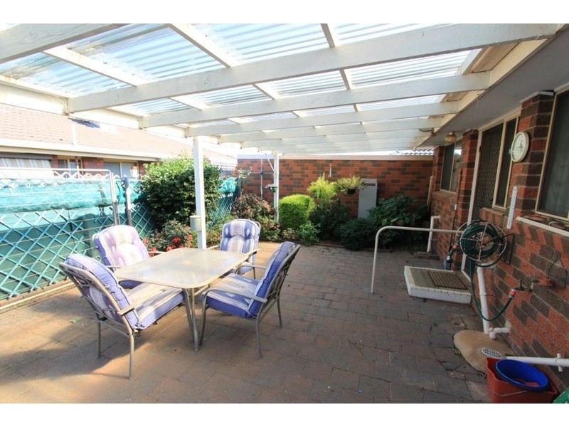 2/15-17 Oneils Road, Melton VIC 3337