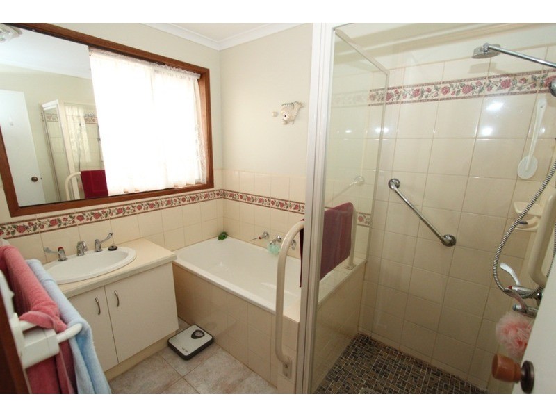 2/15-17 Oneils Road, Melton VIC 3337