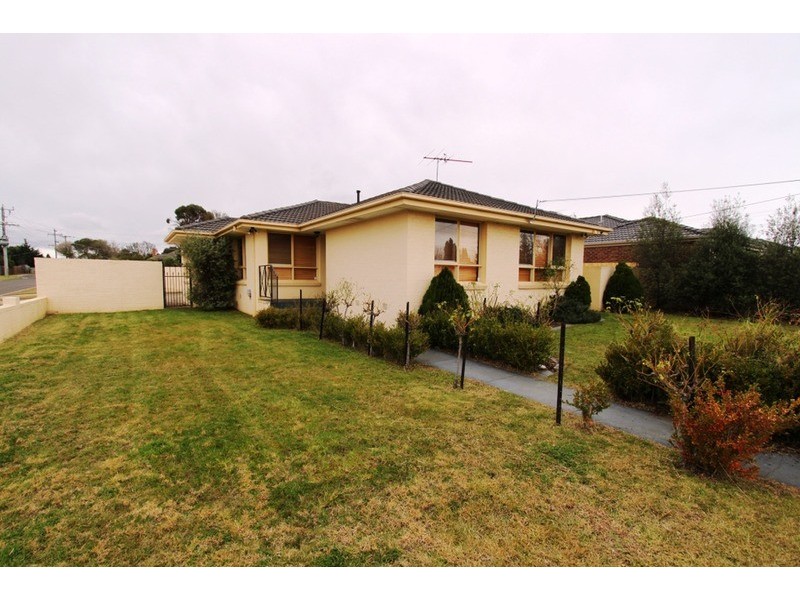 4 Oldershaw Road, Melton VIC 3337