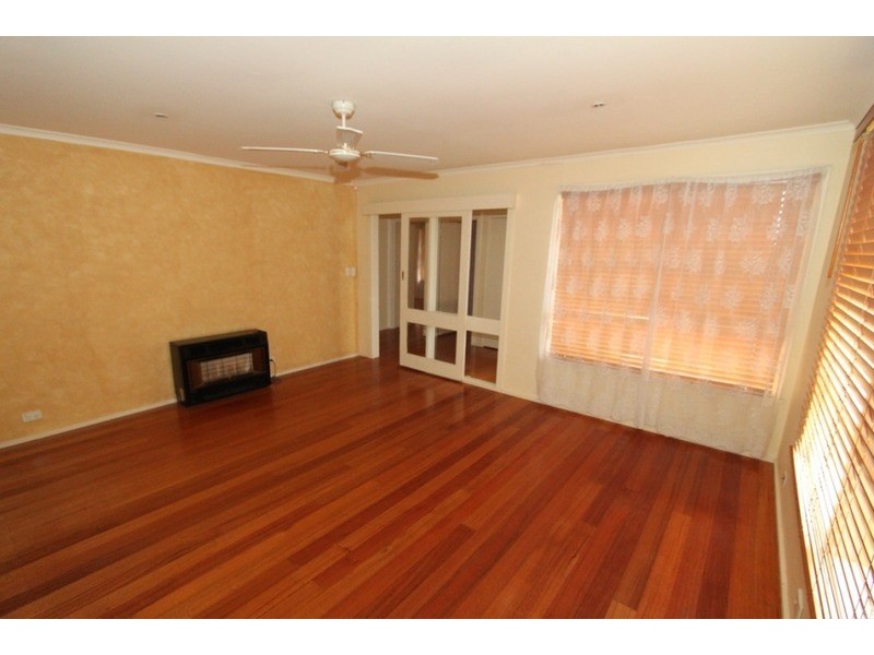 4 Oldershaw Road, Melton VIC 3337