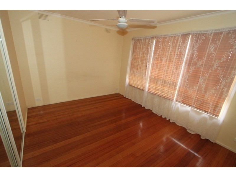 4 Oldershaw Road, Melton VIC 3337