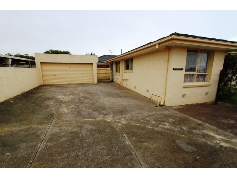 4 Oldershaw Road, Melton VIC 3337