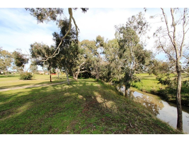 23 Silverleaf Drive, Melton VIC 3337