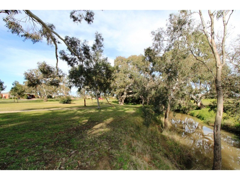 23 Silverleaf Drive, Melton VIC 3337