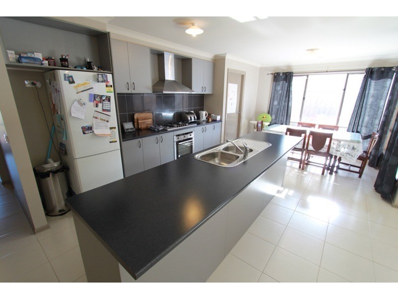 10 Finlay  Avenue, Melton West VIC 3337