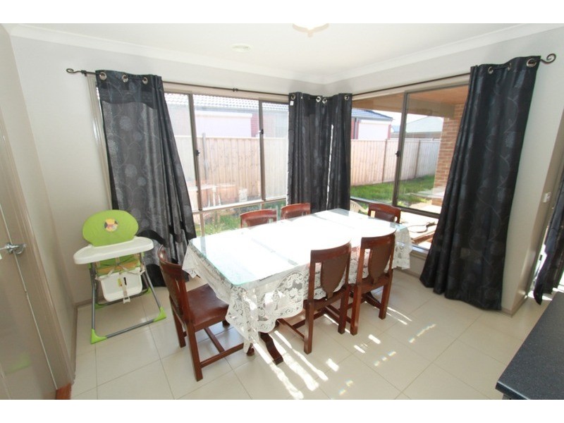 10 Finlay  Avenue, Melton West VIC 3337