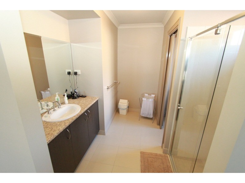 10 Finlay  Avenue, Melton West VIC 3337