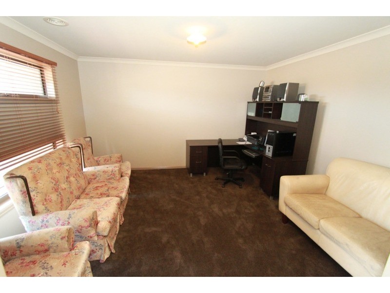 10 Finlay  Avenue, Melton West VIC 3337