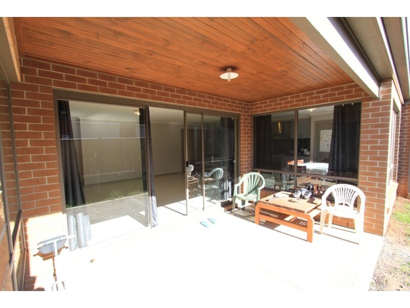 10 Finlay  Avenue, Melton West VIC 3337