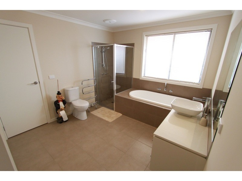 196 Botanica Springs Boulevard, Brookfield VIC 3338
