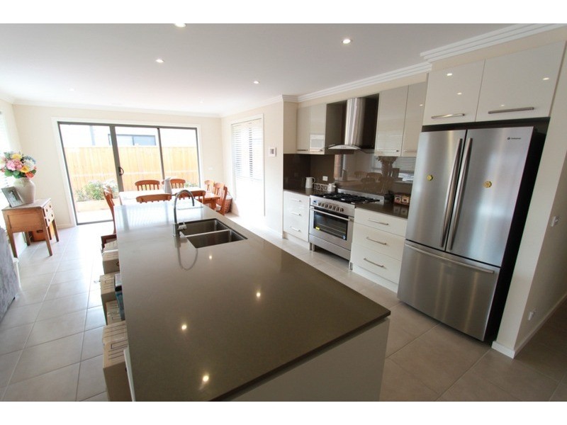 196 Botanica Springs Boulevard, Brookfield VIC 3338