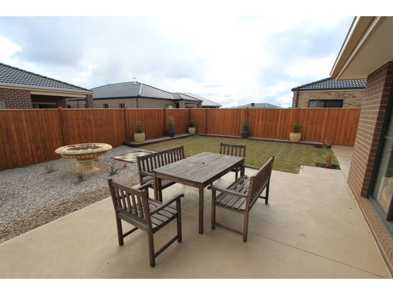 196 Botanica Springs Boulevard, Brookfield VIC 3338