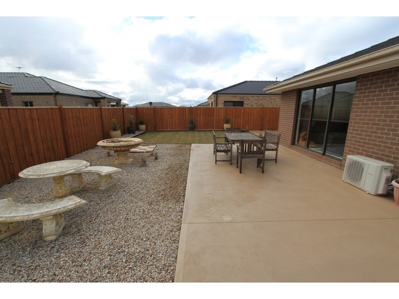 196 Botanica Springs Boulevard, Brookfield VIC 3338