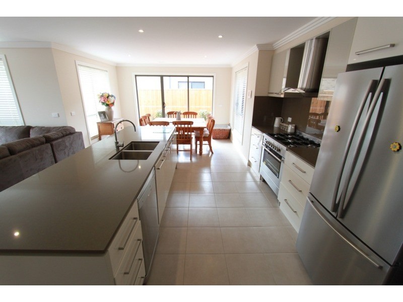 196 Botanica Springs Boulevard, Brookfield VIC 3338