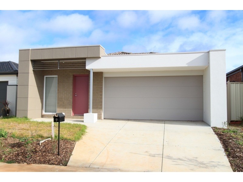 9 Clare Street, Brookfield VIC 3338