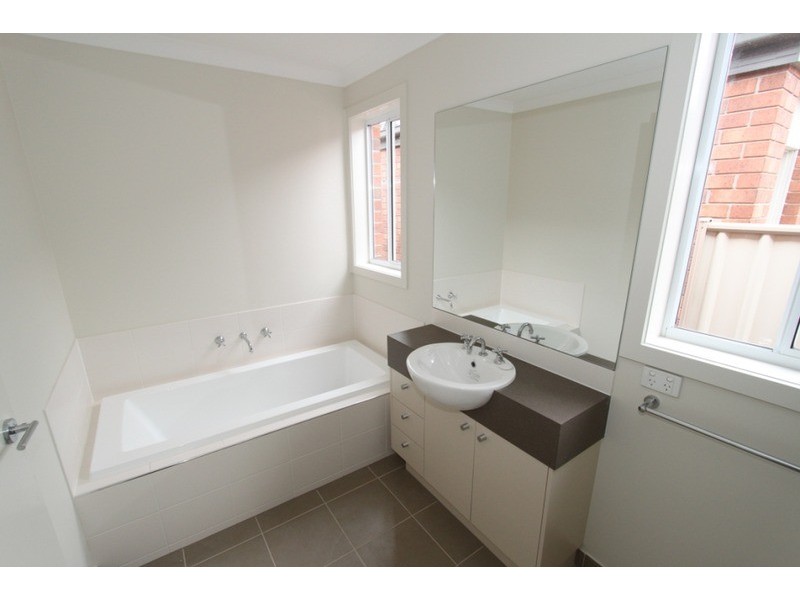 9 Clare Street, Brookfield VIC 3338