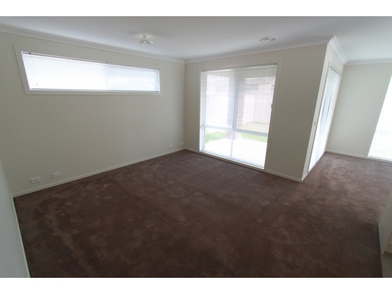 9 Clare Street, Brookfield VIC 3338