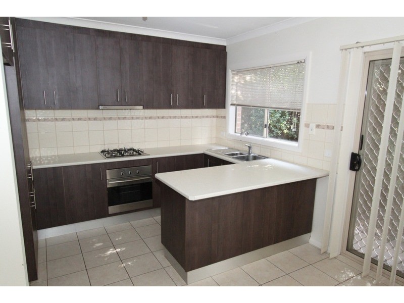 2/2 Arrawatta Parade, Melton VIC 3337