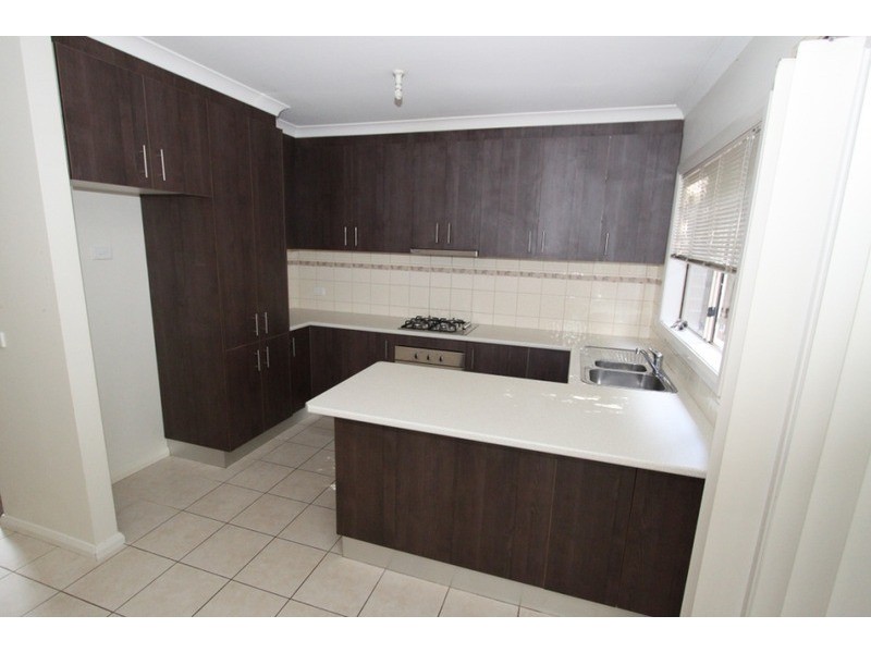 2/2 Arrawatta Parade, Melton VIC 3337