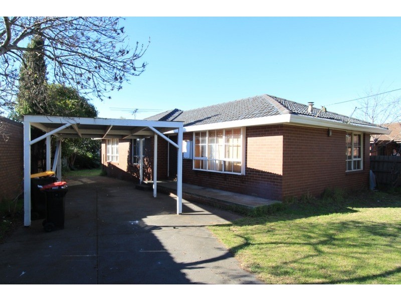 15 Eaton Street, Melton South VIC 3338