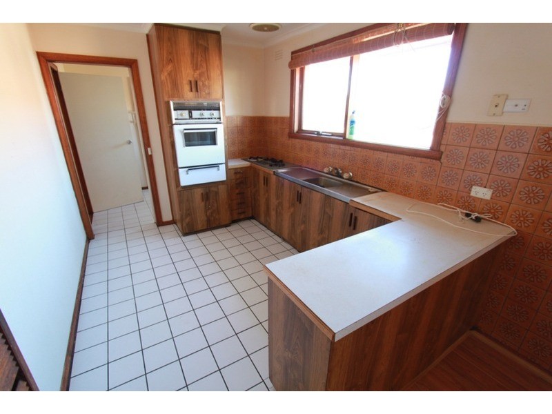 15 Eaton Street, Melton South VIC 3338