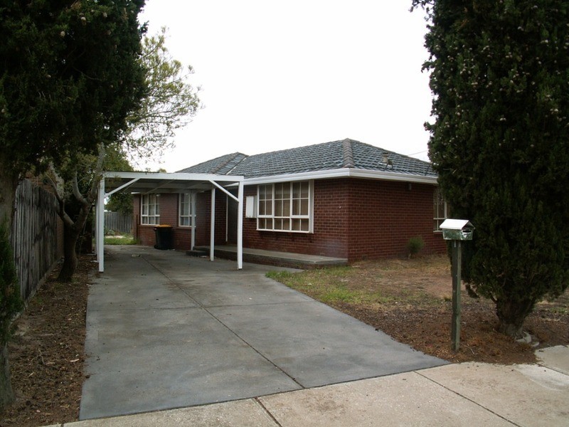 15 Eaton Street, Melton South VIC 3338