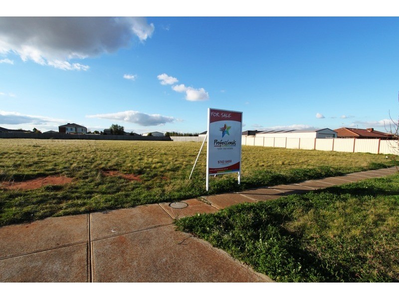 9 Runnymeade  Lane, Brookfield VIC 3338