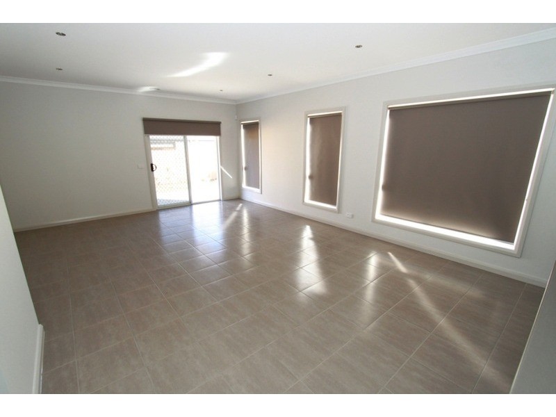 8 Citreus Circuit, Brookfield VIC 3338